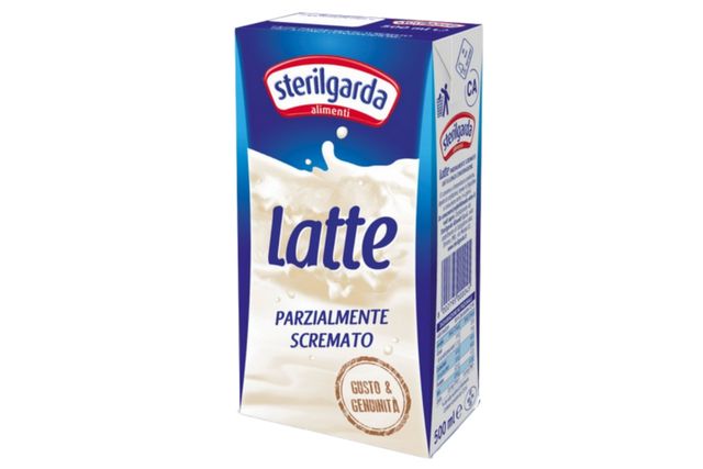 Sterilgarda Milk Semi-Skimmed (12x1l) | Wholesale | Delicatezza